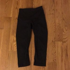 Lululemon high wasted Wunder crop size 2/4
